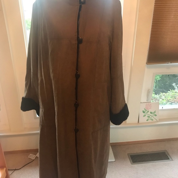 Plush Warm Brown Hooded Jacket Reasonable offers👍 - Picture 3 of 16